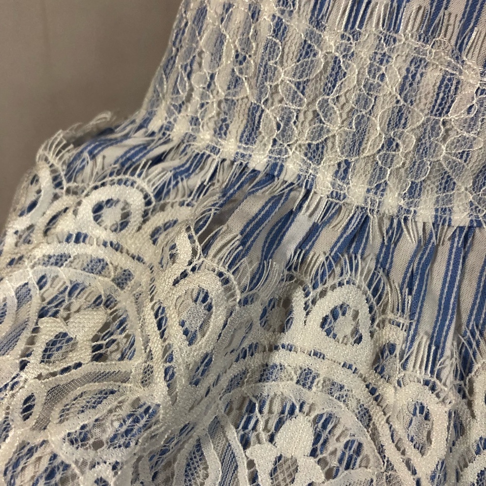 🦋 PRICE⬇️ Philosophy Blue & White Lace Top - Picture 3 of 6